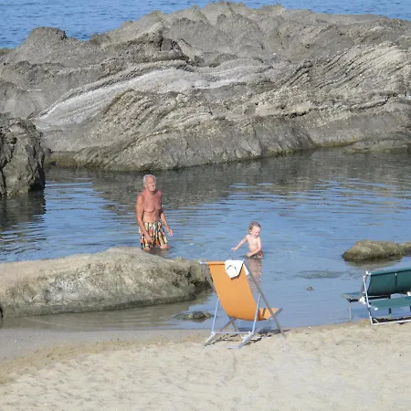 וילה Sul Mare + Terrazzo Con Discesa Su Spiaggia Con Piscine Scogli Naturali בלבדרה מריטימו