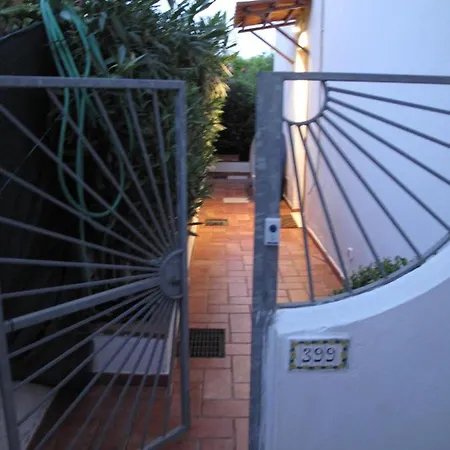 Sul Mare + Terrazzo Con Discesa Su Spiaggia Con Piscine Scogli Naturali וילה